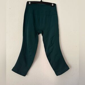 Lululemon Green Cropped knit leggings